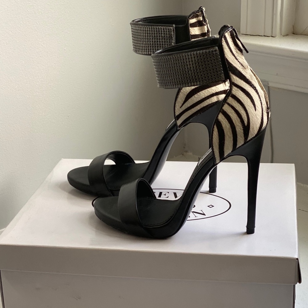 *Brand New* Steve Madden Zebra heels